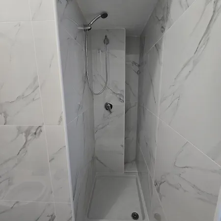 Rent In - Bilocale Zona Navigli Lägenhet *